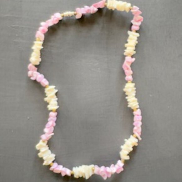 shell necklace - Picture 2 of 4